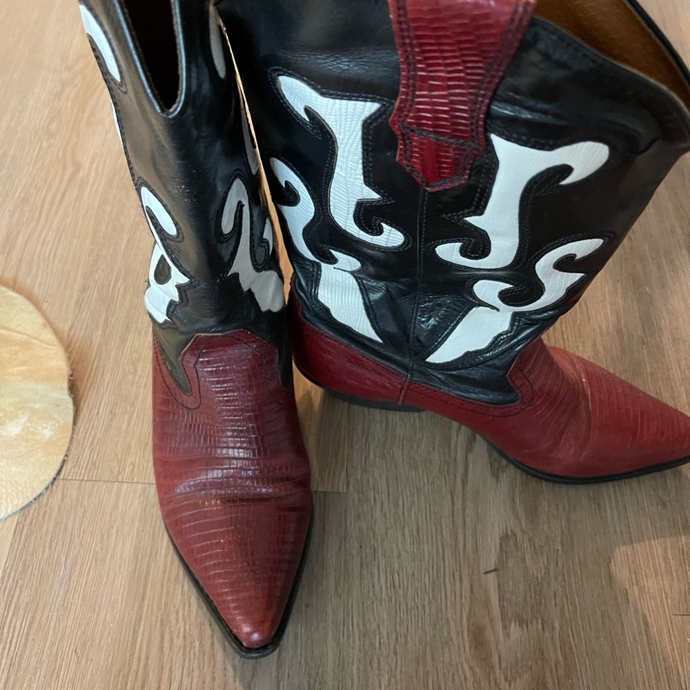 Nine West cowboy boots size 7 red and black